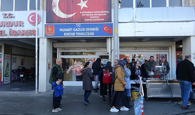 Şehitler için Gaziler Derneği'nde lokma dağıtıldı