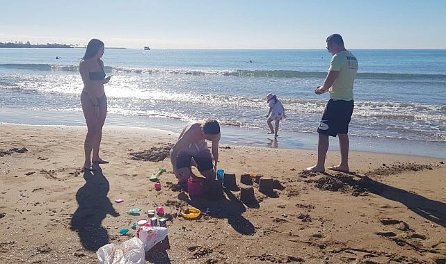 Side'de turistlerin deniz keyfi