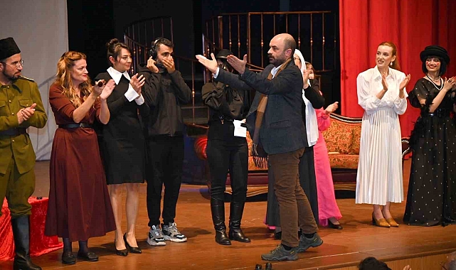 "Sonsuz Kadın Sonsuz Cumhuriyet"in prömiyerini sahneledi