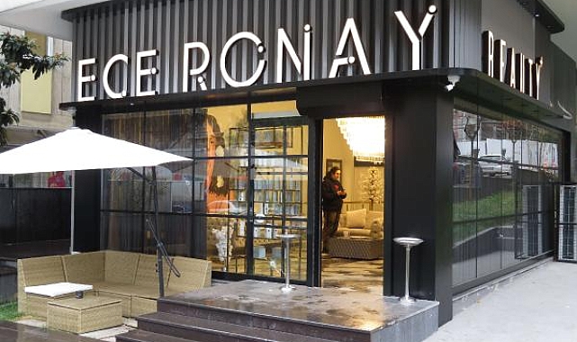 Sosyal medya fenomeninin merkezi kurşunlandı