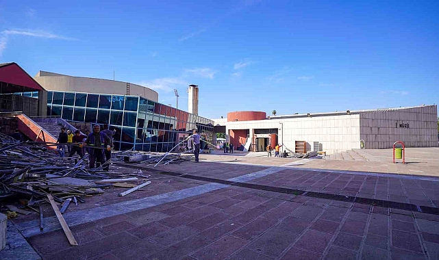 Tarsus'ta 75. Yıl Kültür Merkezi yenileniyor