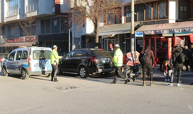 Ters yönde giden motosiklet kaza yaptı
