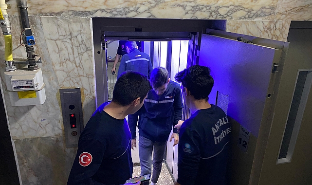 Teslimata gitti asansörde kaldı