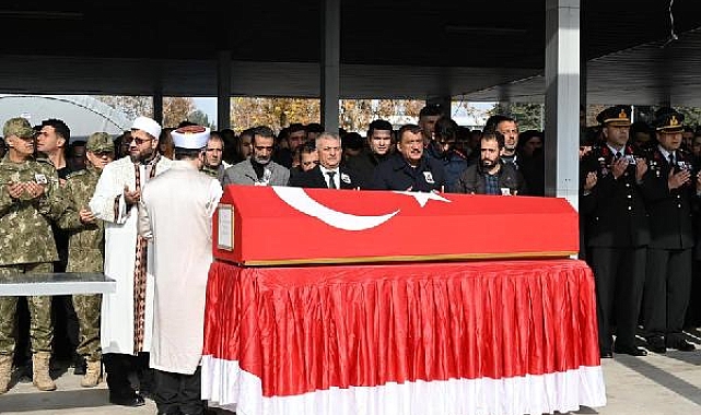 Trafik kazasında hayatını kaybeden Uzman Çavuş Elmas, son yolculuğuna uğurlandı