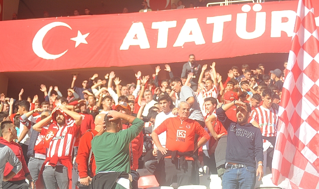 Tribünler de takımın formuna ortak oldu