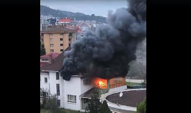 Üniversite sosyal tesisinde yangın