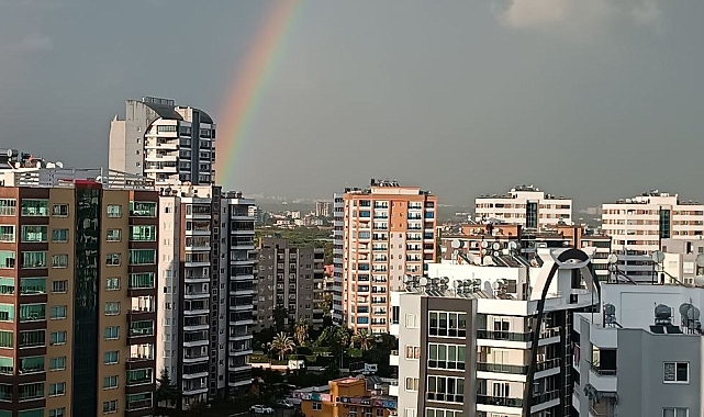 Yağmur sonrası gökkuşağı şöleni