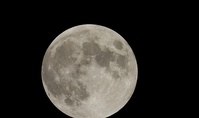 Yılın son dolunayı kartpostallık görüntü oluşturdu