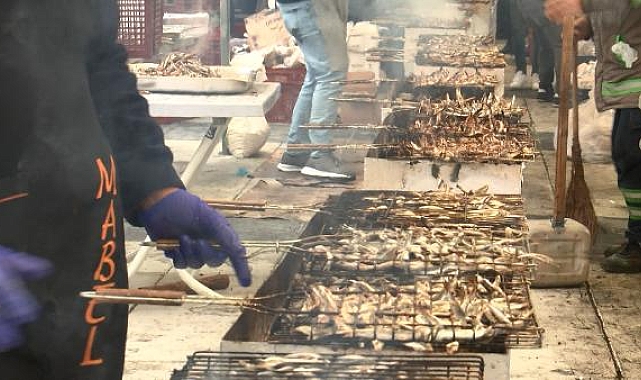 Ziyaretçilere 3,5 ton hamsi dağıtıldı