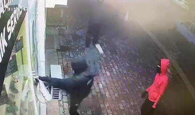 20 saniyede 500 bin TL'lik cep telefonu hırsızlığına 3 tutuklama