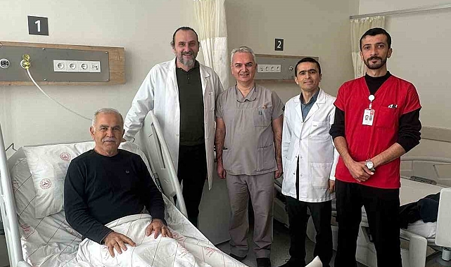 20 santimlik böbrek kisti kapalı ameliyatla alındı