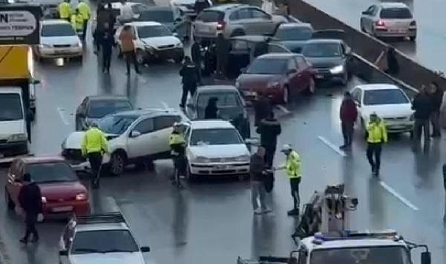 26 araç zincirleme kaza yaptı 3 kişi yaralandı