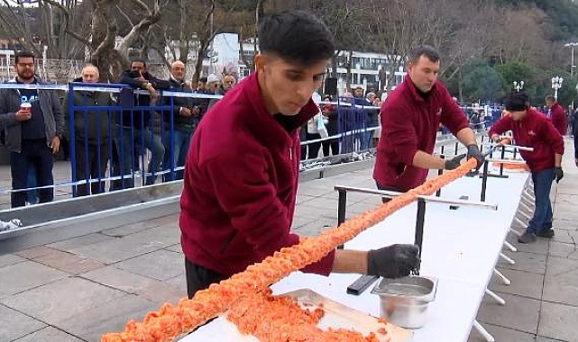 34 metrelik kebap görenleri şaşırttı