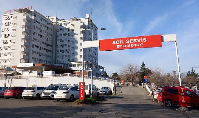 Ailesiyle çıktığı surların merdiveninden düşen 7 yaşındaki Remziye yaralandı