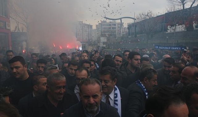 AK Parti Şırnak Belediye Başkan Adayı Yarka'ya meşaleli karşılama