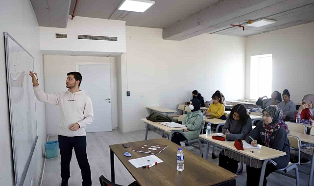 Akdeniz Belediyesi Etüt Merkezi, gençleri üniversiteye hazırlıyor