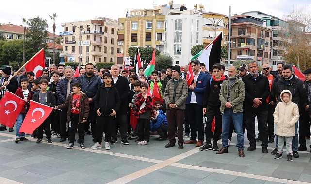 Alanya'da yüzlerce kişi şehitler ve Filistin için yürüdü
