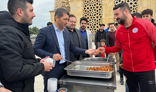 Ali Çetin lokma dağıttı