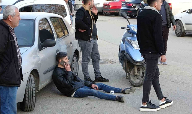 Ambulansı sigara içerek bekledi