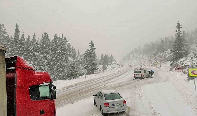 Antalya-Konya kara yolunda kar yağışı devam ediyor