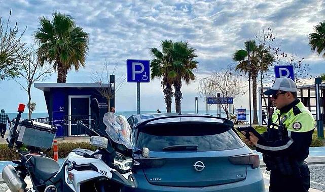 Antalya'da engelli park alanını ihlal eden bin 617 sürücüye ceza yağdı