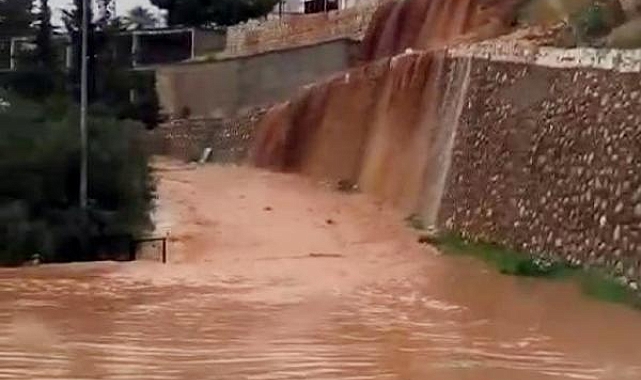 Antalya'da şiddetli yağış su baskınlarına neden oldu