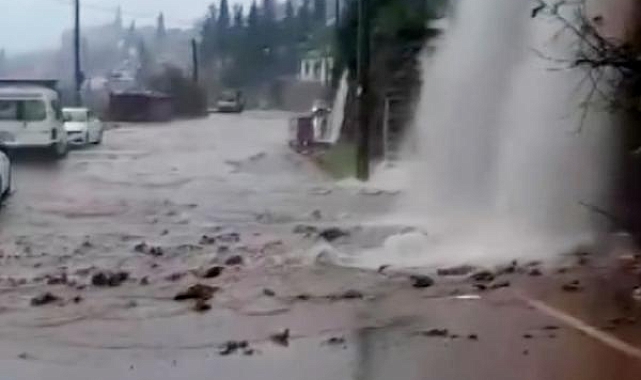 Antalya'da yağmur ve fırtına hayatı olumsuz etkiledi
