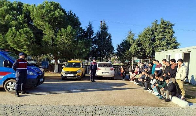 Aydın'da 37 kaçak göçmen ve 4 organizatör şüphelisi yakalandı