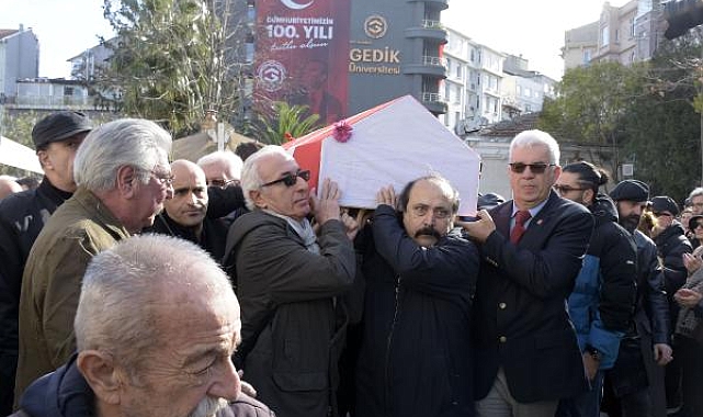 Ayla Algan alkışlarla son yolculuğuna uğurlandı