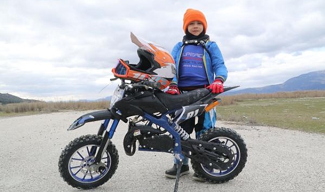 Babasının motosiklet tutkusu 6 yaşındaki Şefik Uras'ın hayali oldu