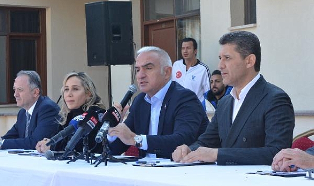 Bakan Ersoy: Antalya rekor kırmaya devam edecek