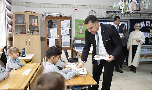 Başkan Yücel çocukların karne heyecanına ortak oldu