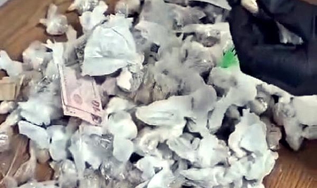 Bez çantadan 1,5 kilo eroin çıktı