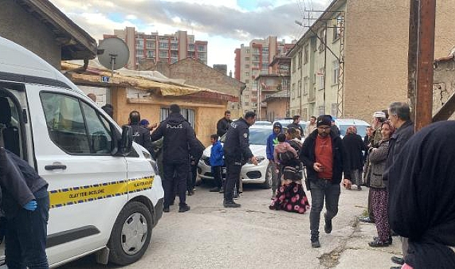 Birlikte yaşadığı kadının babasını, barışmalarına izin vermediği için öldürmüş