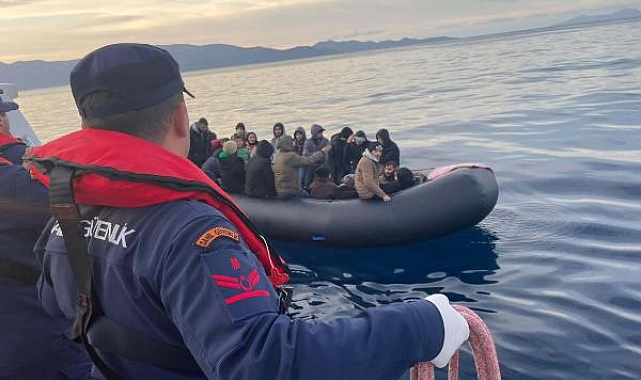 Bodrum'da 49 kaçak göçmen kurtarıldı, 28 kaçak göçmen ile 2 organizatör yakalandı