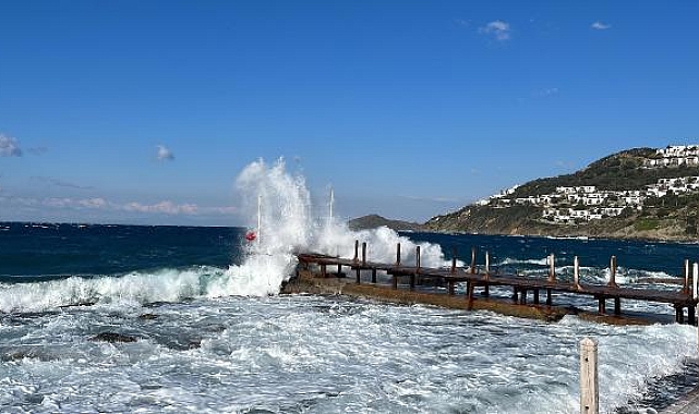 Bodrum'da denizde fırtına; feribot seferleri iptal edildi