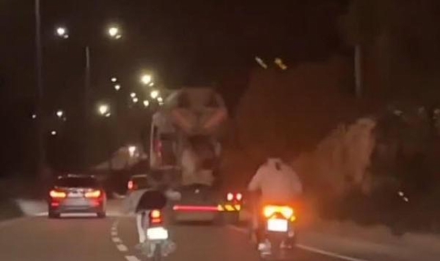 Bodrum'da motosikletlilerin tehlikeli yolculuğu kamerada