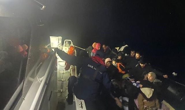 Bodrum'da Yunanistan'ın ittiği ve tekneleri arızalanan 58 göçmen kurtarıldı