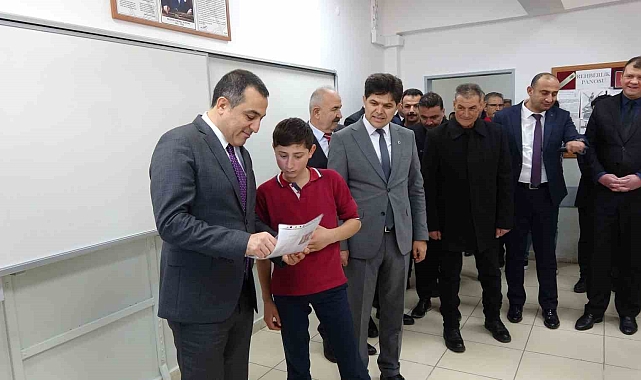 Burdur'da 43 bin 41 öğrenci karne sevinci yaşadı