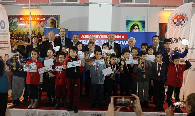Büyükşehirden Aşık Veysel'i Anma Satranç Turnuvası düzenlendi