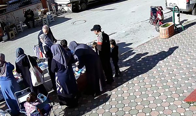 Çocuğuyla pazarda gezip, kadının cep telefonunu çaldı