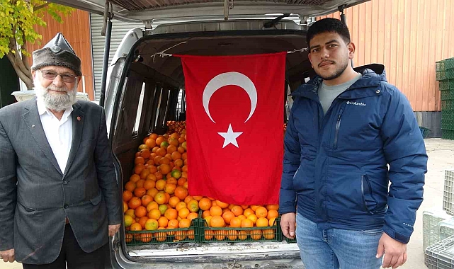 Denizlili &quot;Elmacı Dede&quot; Mehmetçik için Adana&#039;dan narenciye alıp yola çıktı