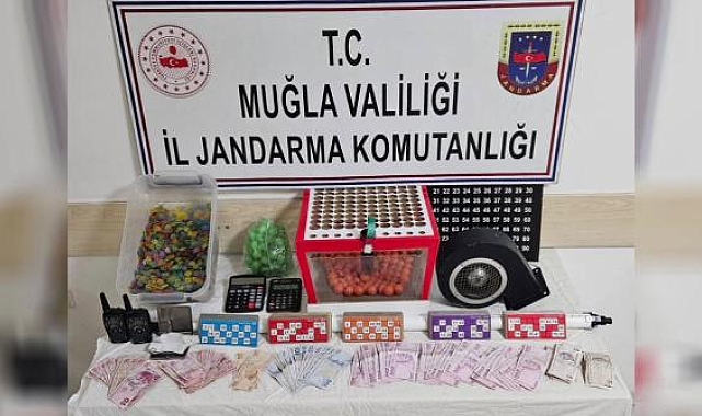 Dernekte kumar oynarken suçüstü yakalandılar