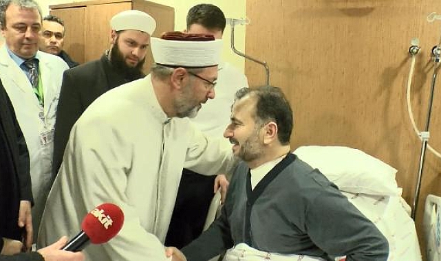 Diyanet İşleri Başkanı Ali Erbaş saldırıya uğrayan Fatih Camisi imamını ziyaret etti