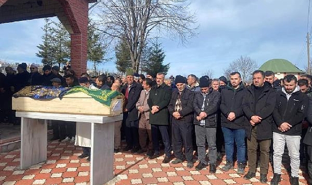 Fabrika inşaatındaki göçükte ölen işçi, toprağa verildi
