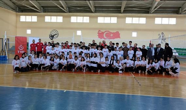 Fabrika Voleybol'un 32'ncisi Solhan'da açıldı