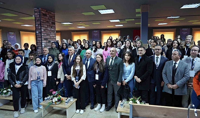 Farklı şehirlerden 120 öğrenci Antalya'da gastronomi için kampa girdi
