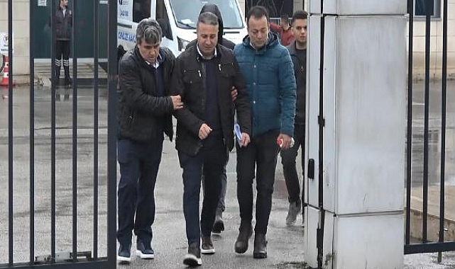 Hafif ticari aracın çarptığı motosikletin sürücüsü Mert, hayatını kaybetti