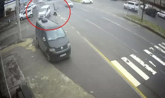 Hafif ticari aracın çarptığı yaya öldü; kaza anı kamerada