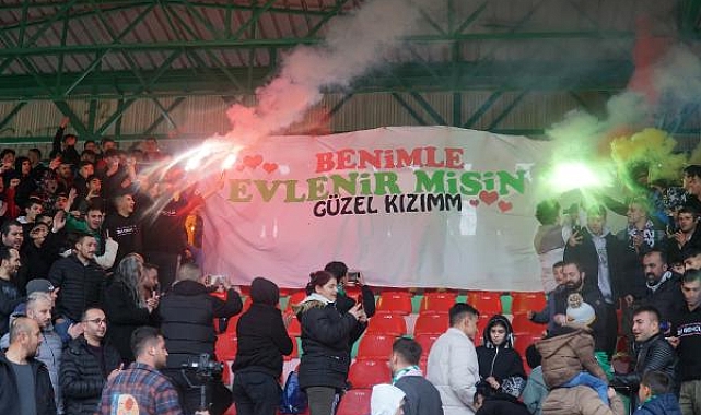Isparta'da tribünde evlilik teklifi